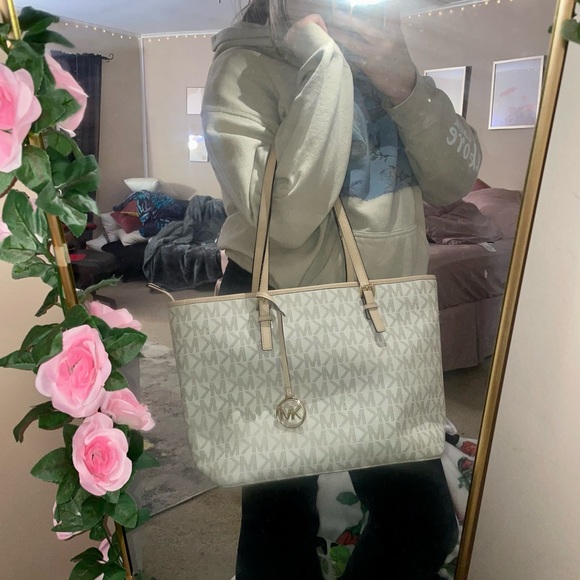 Michael Kors Jet Set Travel Tote Bag - Picture 9 of 9